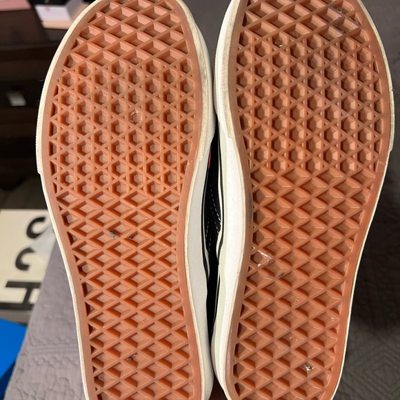 Vans Classic Slip-ons - Picture 2 of 6